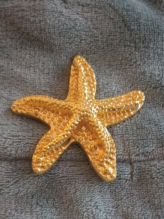 Jewelry - Gold Starfish Gold Tone Brooch
